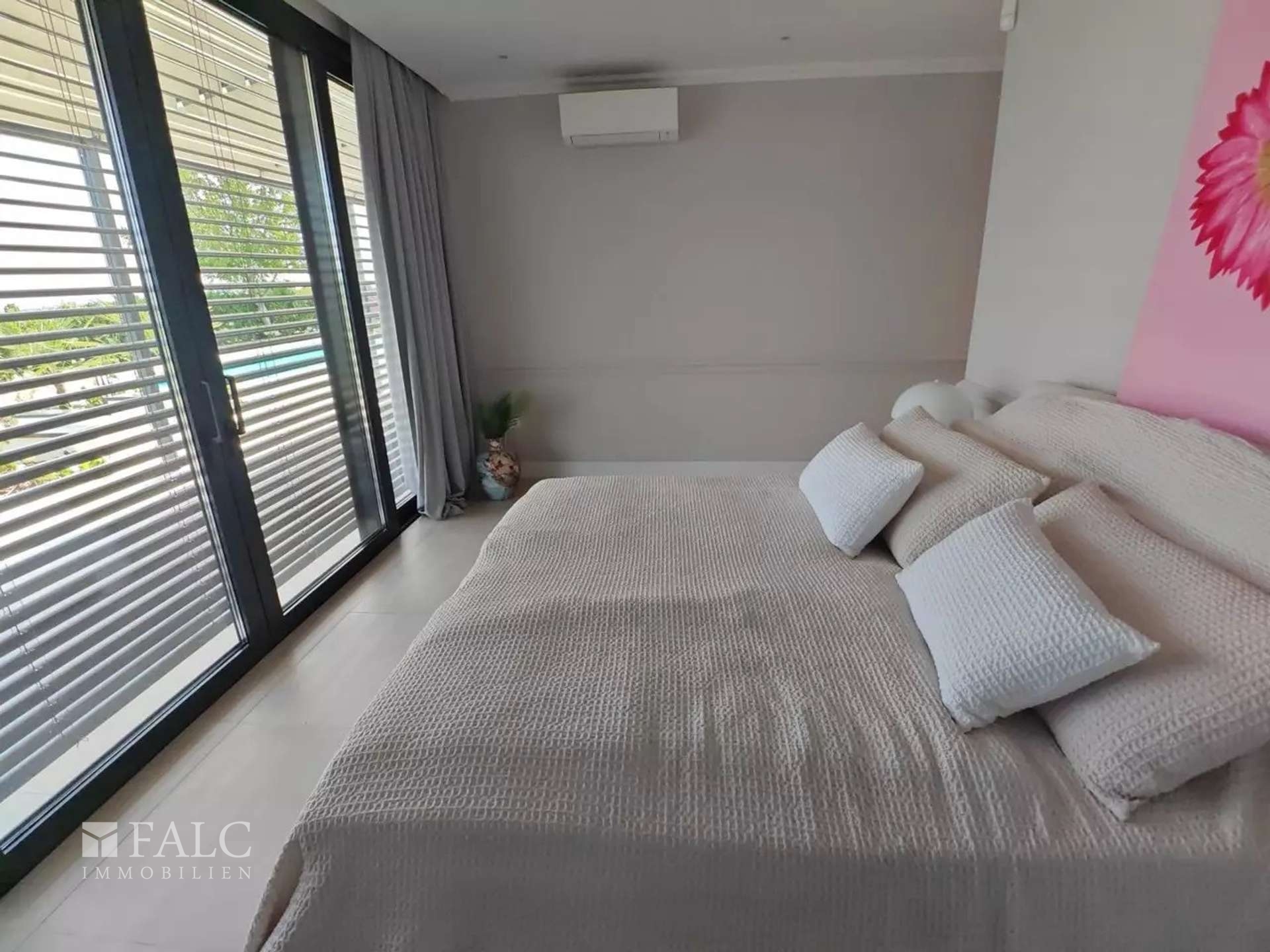 Schlafzimmer 1